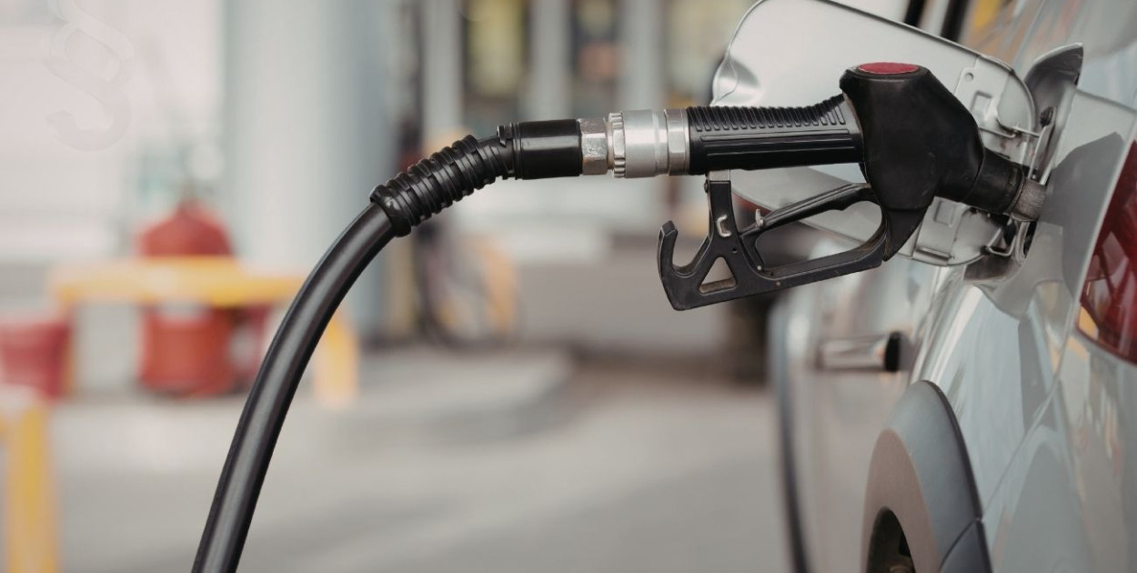 Senat przyjął ustawy, umożliwiające obniżkę cen paliw