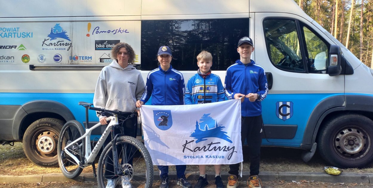 Kolarze Cartusii na starcie Pucharu Polski MTB. Sukces Cezarego Konkola