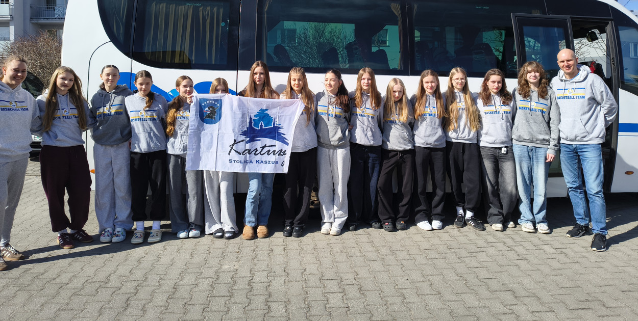 Koszykarki UKS BAT Kartuzy na trzecim miejscu turnieju w Bydgoszczy