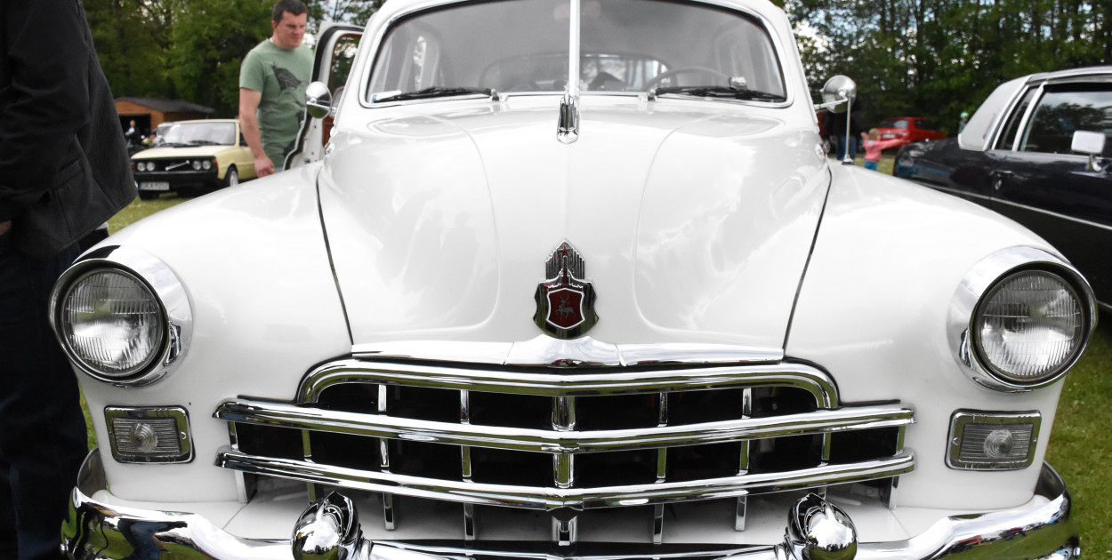 Giełda Samochodowa i Otwarcie Sezonu Klasyków w Sierakowicach