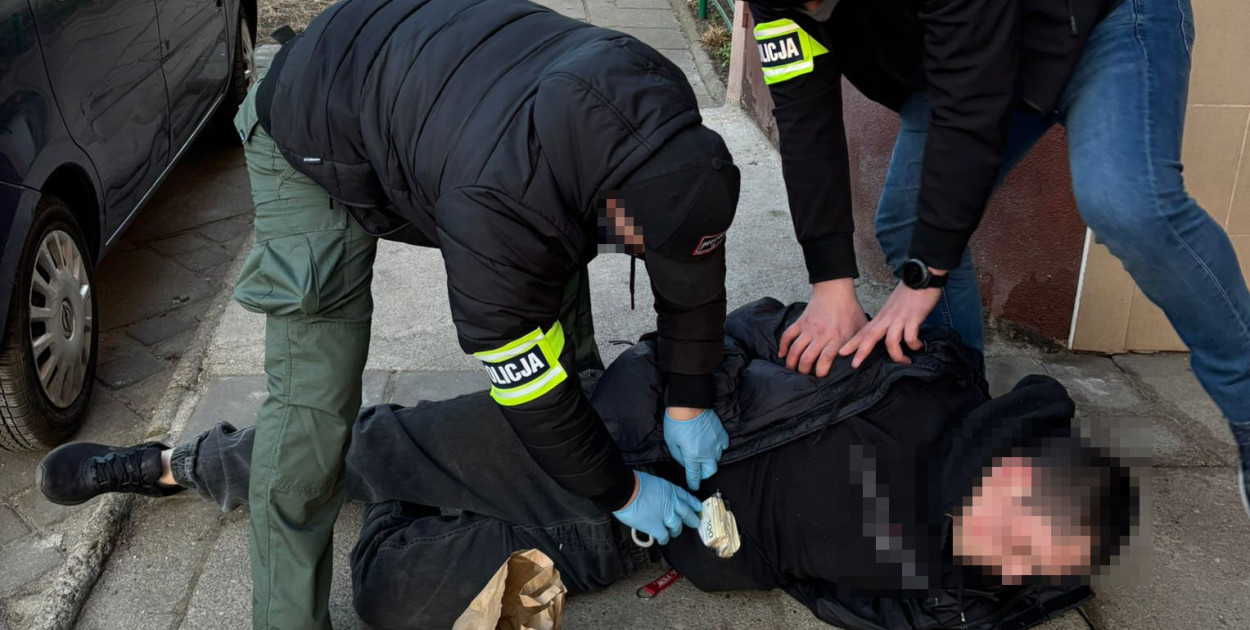 Zatrzymano oszusta podającego się za policjanta. Okradł dwie seniorki