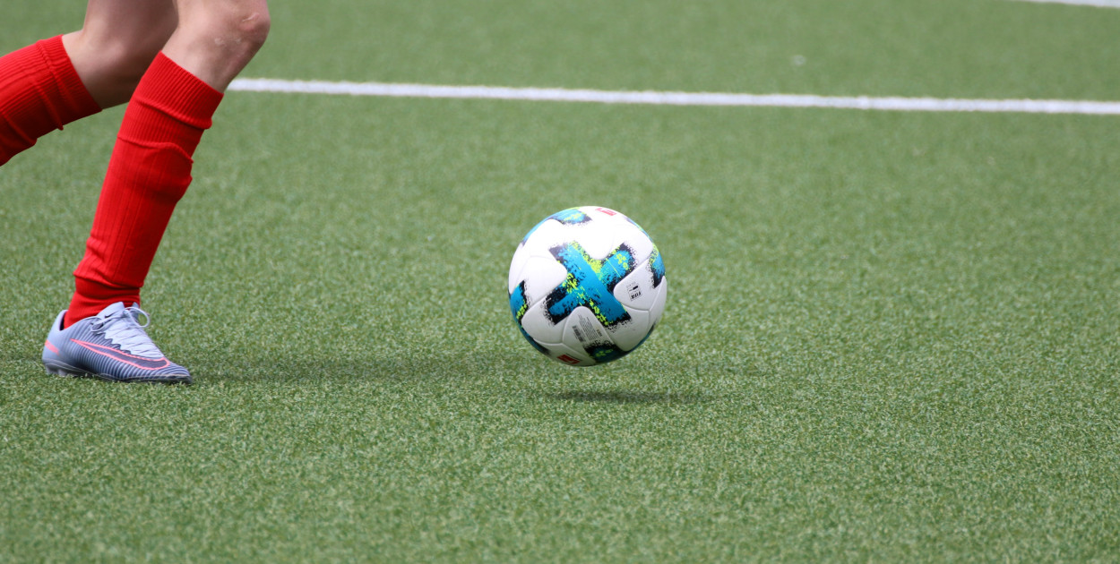 Przy szkołach w Przodkowie i Pomieczynie powstaną nowe boiska. Jest przetarg