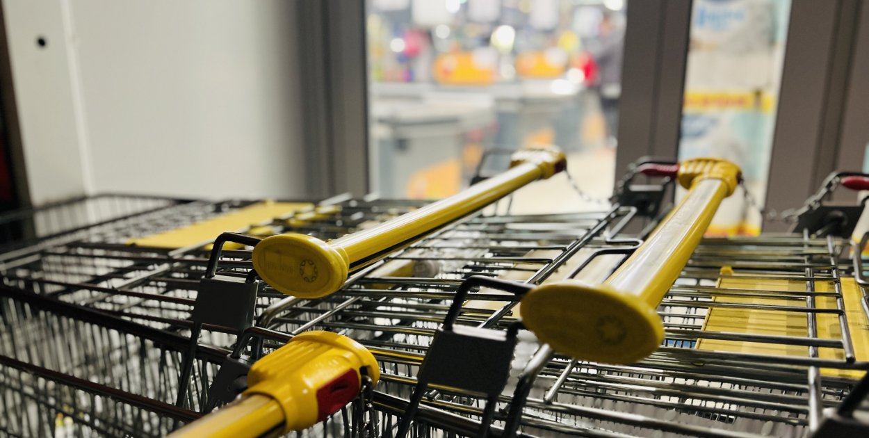 Do której pracują sklepy w Wielką Sobotę?