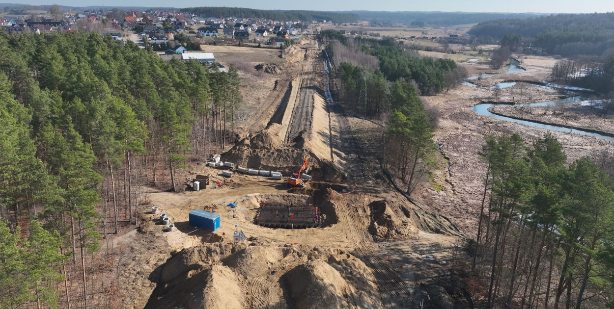 Tak wyglądają postępy przy modernizacji linii kolejowych 201 i 214