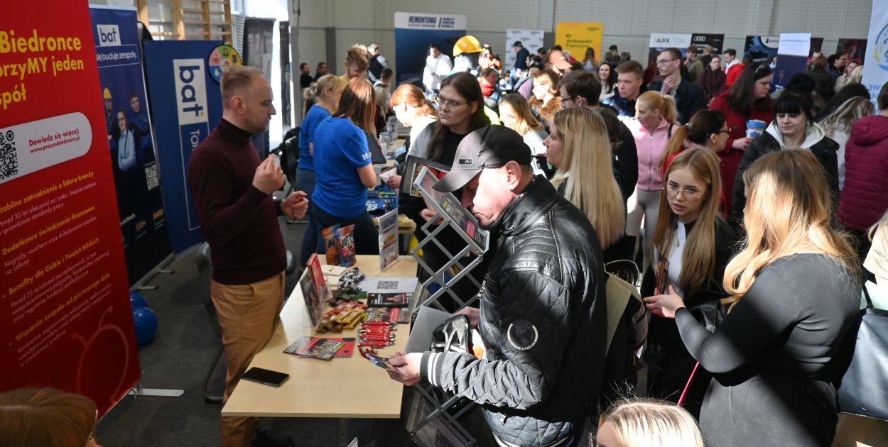 Kartuzy. Powiatowe Targi Pracy ruszyły. Ogromne zainteresowanie mieszkańców