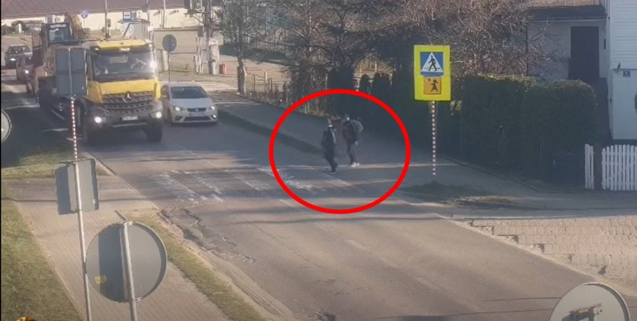 Staniszewo. Skandaliczny manewr kierowcy. Na przejściu były dzieci!