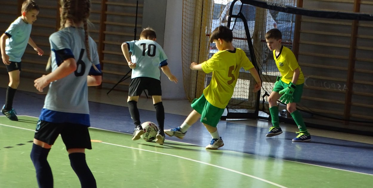 Najmłodsi piłkarze rywalizowali w Kiełpinie. Zwycięstwo FC Gowidlino