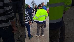Mieszkańcy ul. Polnej zablokowali drogę, domagając