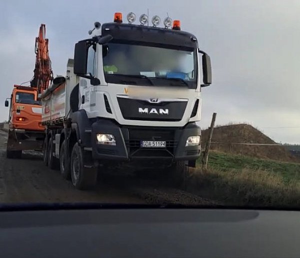 Nieudana próba naprawy drogi w Żukowie