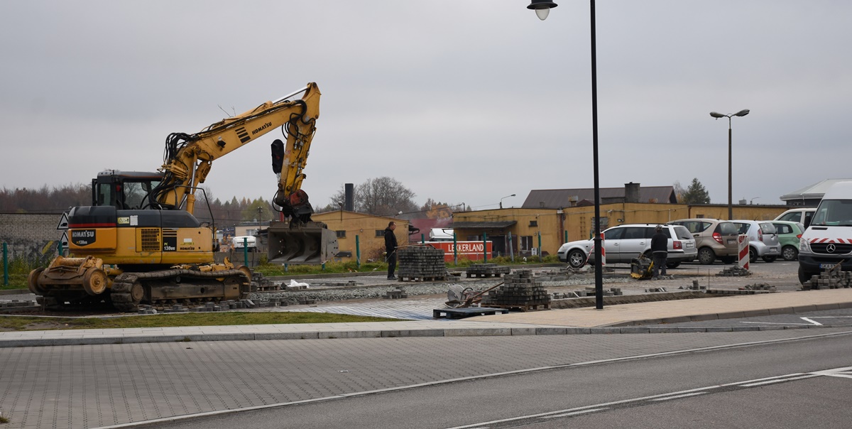 Trwa demontaż części parkingu przy ul. Kolejowej. fot.W.D.