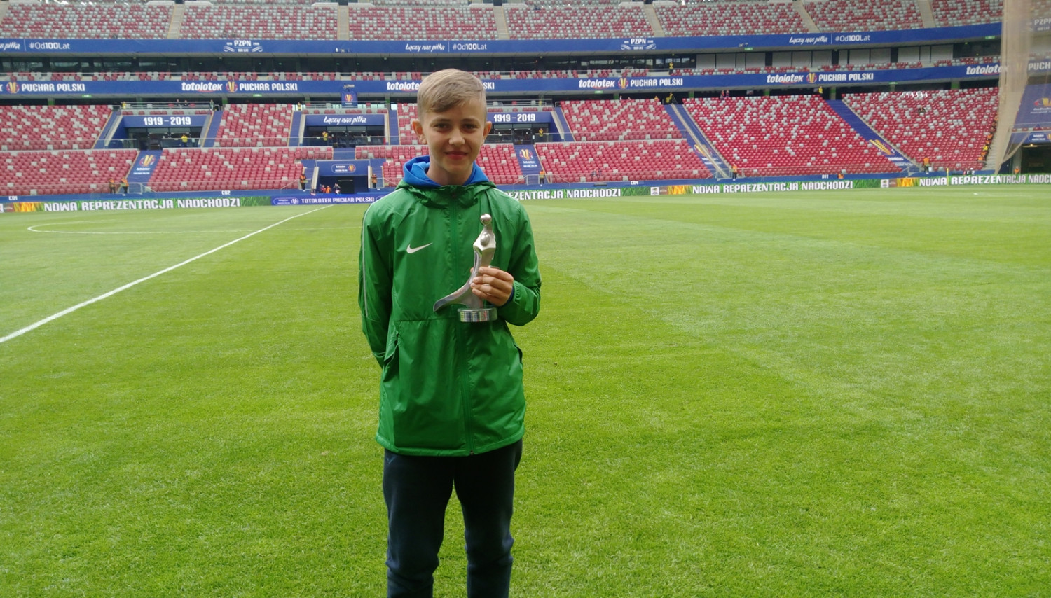 Kacper Mach zdobył tytuł najlepszego bramkarza podczas finałowego turnieju o Puchar Tymbarku. fot. nadesłane