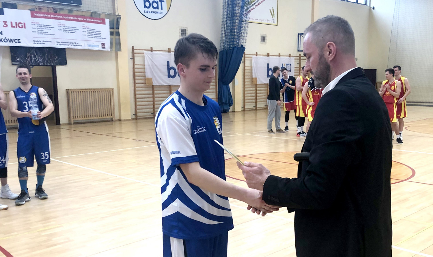 Wyróżnienie dla Konrada Kolki z KS BAT Sierakowice. fot.KS BAT